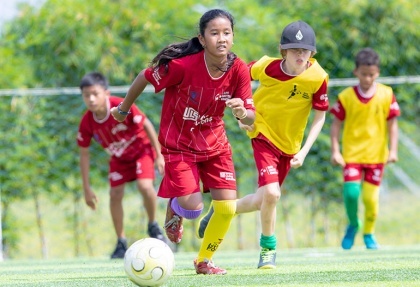Soccer Schools (10-15 years) Soccer Schools (10-15 years)