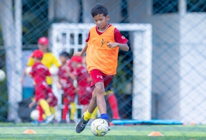 Soccer School (8-10 years) Soccer School (8-10 years)
