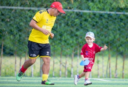 Mini Kickers (2-4 years) Mini Kickers (2-4 years)